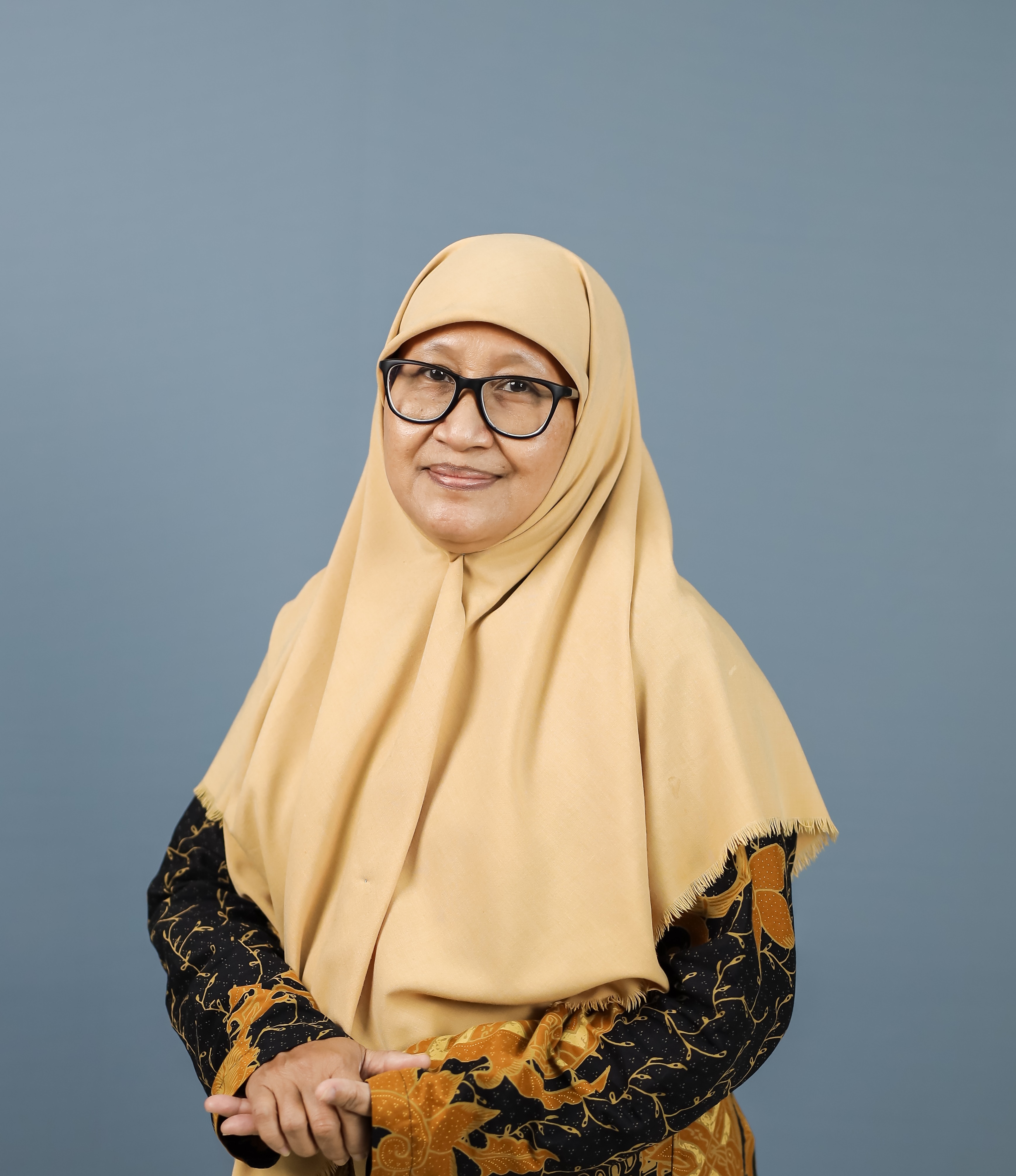 Profil Dr Ratnasari Nur Rohmah | Universitas Muhammadiyah Surakarta